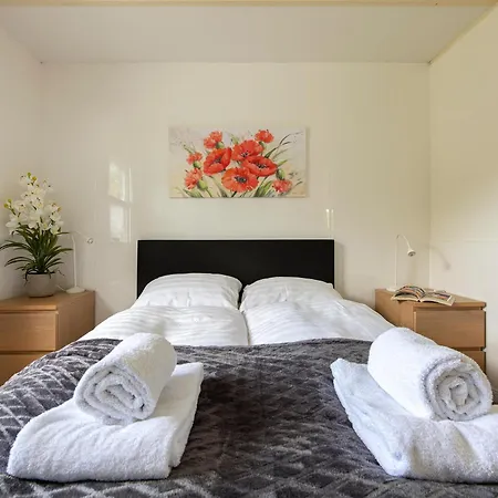 75, Relax - Nature - Cycling - Hiking - Central! - Leisure Only Chalet Oisterwijk