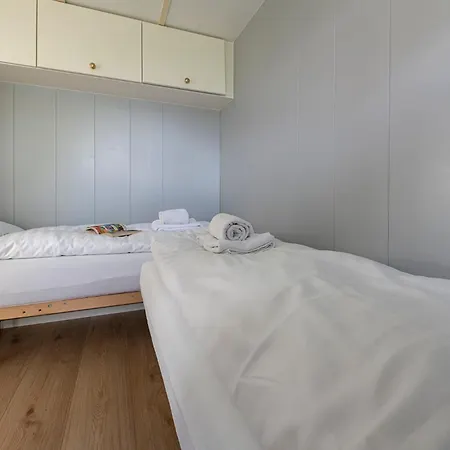 Chalet 75, Relax - Nature - Cycling - Hiking - Central! - Leisure Only