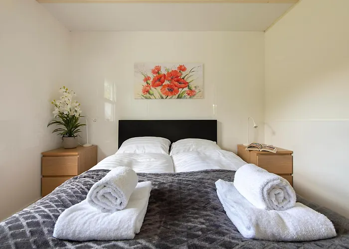 75, Relax - Nature - Cycling - Hiking - Central! - Leisure Only Chalé Oisterwijk