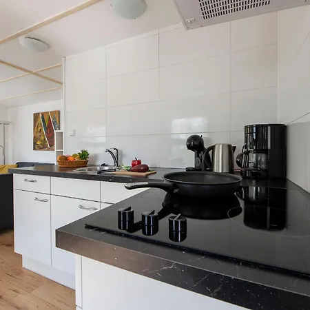 75, Relax - Nature - Cycling - Hiking - Central! - Leisure Only * 오이스터위지크