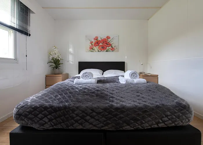 75, Relax - Nature - Cycling - Hiking - Central! - Leisure Only Шале Ойстервейк