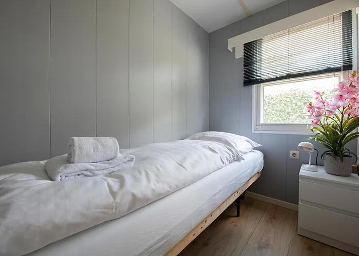 75, Relax - Nature - Cycling - Hiking - Central! - Leisure Only *